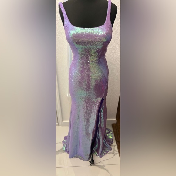 New designer evening dresses ✨ - Picture 12 of 12